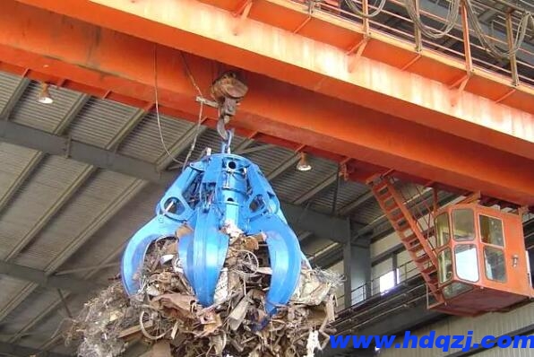 雙梁抓斗橋式起重機(jī)電動(dòng)機(jī)的絕緣層構(gòu)造，是根據(jù)電流量尺寸或是工作電壓多少明確?