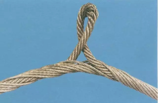 起重機(jī)鋼絲繩內(nèi)部繩股突出應(yīng)該立即報廢